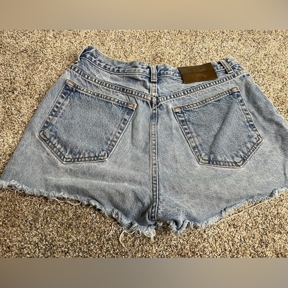 Calvin Klein Vintage 90s Light Wash Raw Hem Cutoff Denim Jean Shorts Size 11 USA - Picture 2 of 3